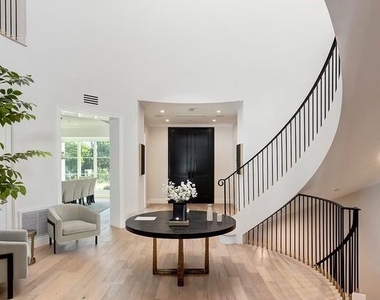 722 N Camden Drive - Photo Thumbnail 2