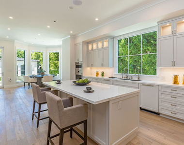722 N Camden Drive - Photo Thumbnail 6