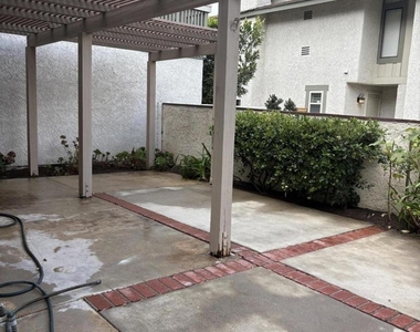 2600 Calle Abedul - Photo Thumbnail 8