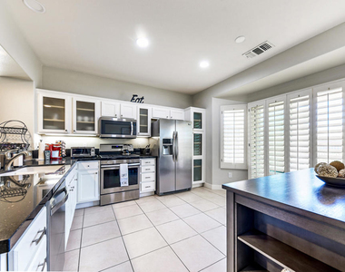 39676 Somerset Avenue - Photo Thumbnail 7