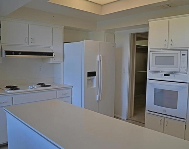 910 Island Drive - Photo Thumbnail 4