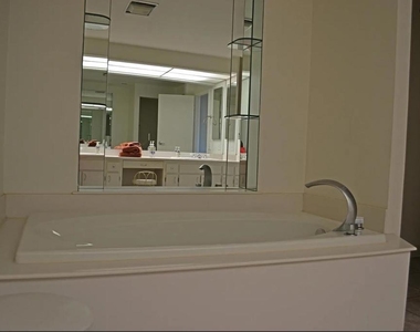 910 Island Drive - Photo Thumbnail 16