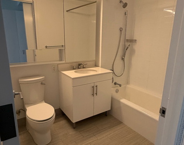 West 57th Street - Photo Thumbnail 6