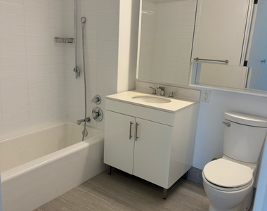 West 57th Street - Photo Thumbnail 4