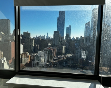 West 42nd Street - Photo Thumbnail 1
