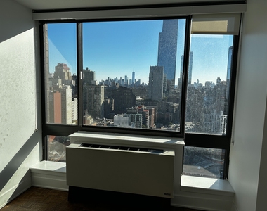 West 42nd Street - Photo Thumbnail 5