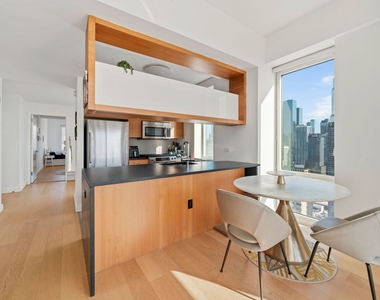 550 West 45th Street - Photo Thumbnail 4