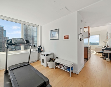 550 West 45th Street - Photo Thumbnail 5