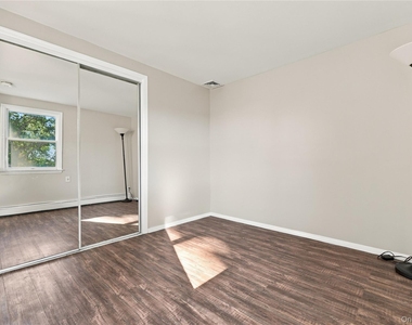 16 Imperial Drive - Photo Thumbnail 11