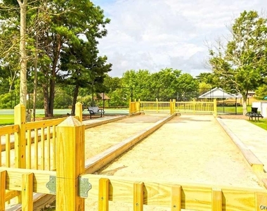 21 Village Circle E - Photo Thumbnail 15