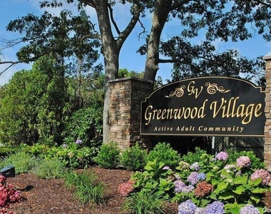 21 Village Circle E - Photo Thumbnail 10
