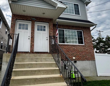 6261 De Costa Avenue - Photo Thumbnail 1