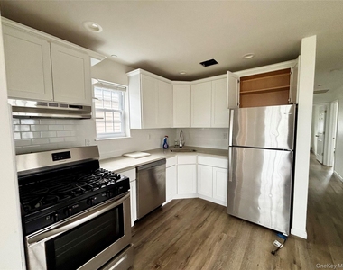 6261 De Costa Avenue - Photo Thumbnail 4