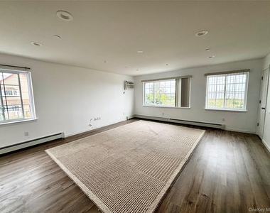6261 De Costa Avenue - Photo Thumbnail 2