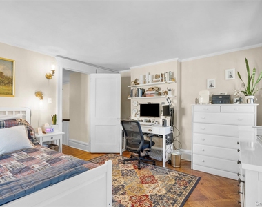 330 First Avenue - Photo Thumbnail 14