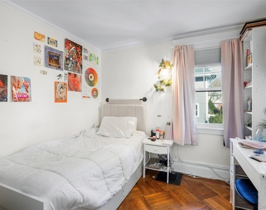 330 First Avenue - Photo Thumbnail 15