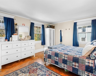 330 First Avenue - Photo Thumbnail 13