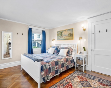 330 First Avenue - Photo Thumbnail 12