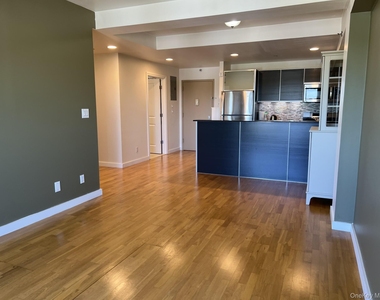 143-20 Hoover Avenue - Photo Thumbnail 4