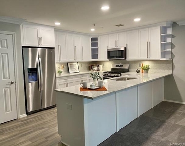 82 Pineview Lane - Photo Thumbnail 2