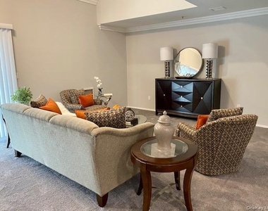 82 Pineview Lane - Photo Thumbnail 5