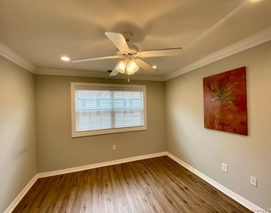 260 Adams Way - Photo Thumbnail 8