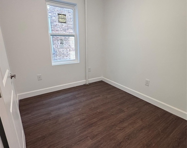 4034 162nd Street - Photo Thumbnail 2