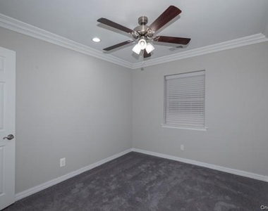 61 Old Oak Lane - Photo Thumbnail 5