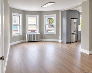 105 Maple Street - Photo Thumbnail 3