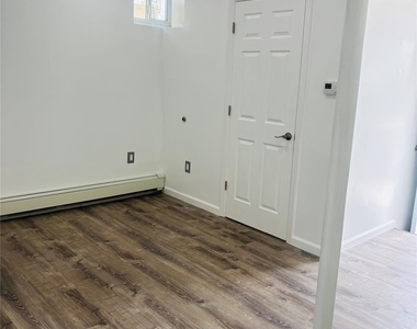 284 Somerville Place - Photo Thumbnail 8