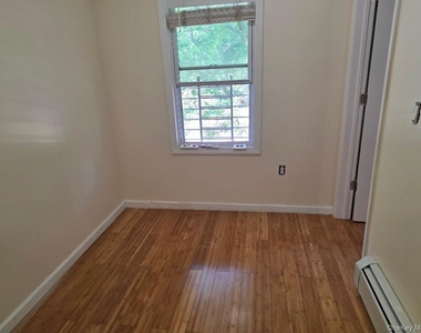 102-16 Park Ln S - Photo Thumbnail 8