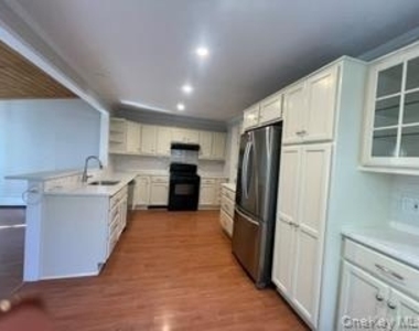 26 2nd Avenue - Photo Thumbnail 6