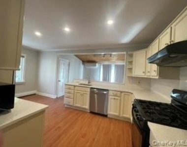 26 2nd Avenue - Photo Thumbnail 7