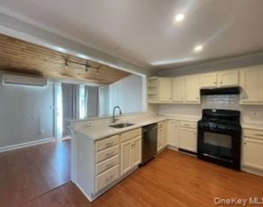 26 2nd Avenue - Photo Thumbnail 10