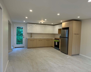 60 Schneider Avenue - Photo Thumbnail 1
