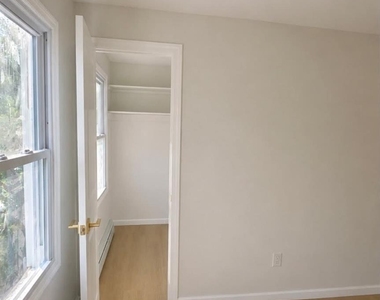 60 Schneider Avenue - Photo Thumbnail 8