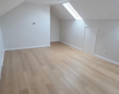 60 Schneider Avenue - Photo Thumbnail 16