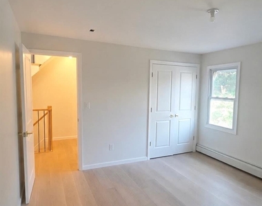 60 Schneider Avenue - Photo Thumbnail 11