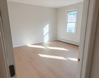 60 Schneider Avenue - Photo Thumbnail 7