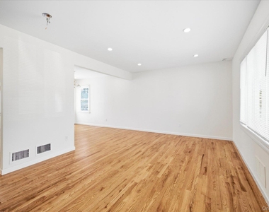 1128 Braxton Street - Photo Thumbnail 4