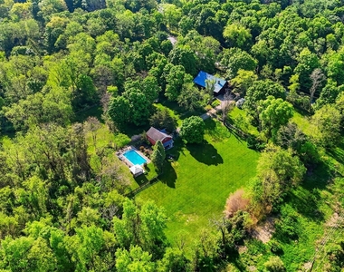 101 Drake Road - Photo Thumbnail 4