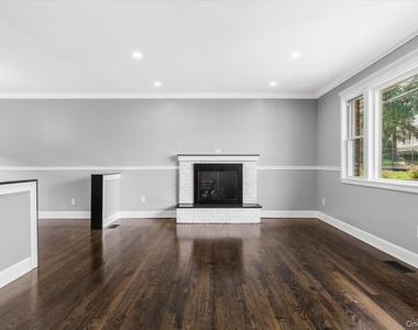 85 Franklin Avenue - Photo Thumbnail 2