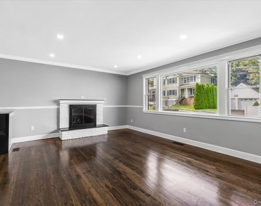 85 Franklin Avenue - Photo Thumbnail 3