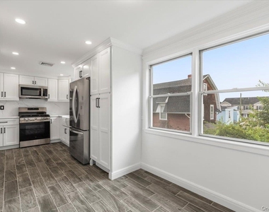 85 Franklin Avenue - Photo Thumbnail 7