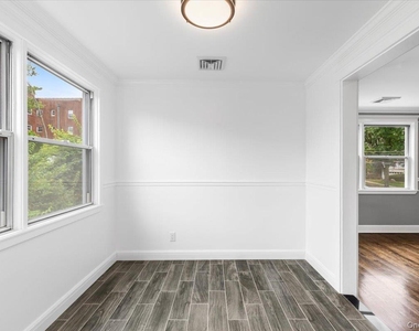 85 Franklin Avenue - Photo Thumbnail 9