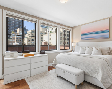 345 E 50th Street - Photo Thumbnail 4
