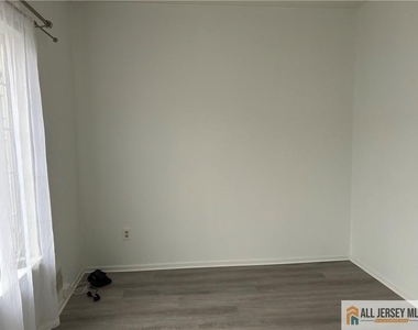 65 Wentworth Road - Photo Thumbnail 12