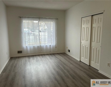 65 Wentworth Road - Photo Thumbnail 8