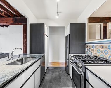 35 Bethune Street - Photo Thumbnail 2