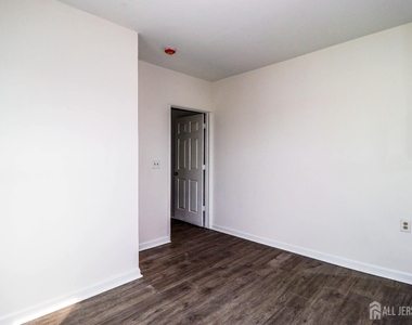 362 Market Street - Photo Thumbnail 8